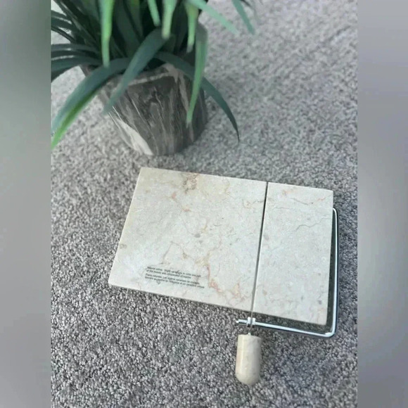 Beautiful Solid Marble Cheese Slicer with extra replacement wire - 5 x 7.75 - Picture 5 of 9